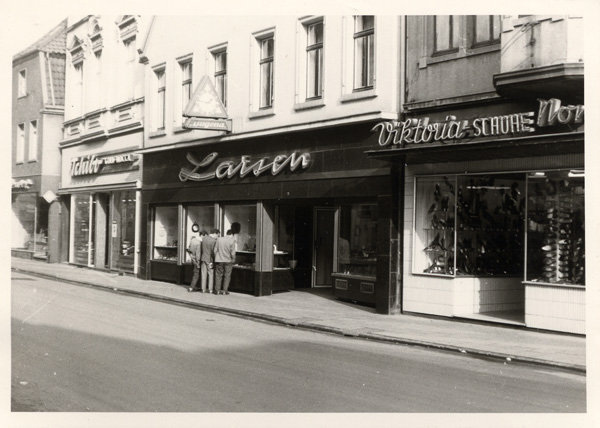 Ladenfront Larsen, Herbst 1963